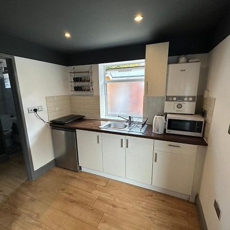 Brand New Large Studio Flat! Sutton  Kültér fotó