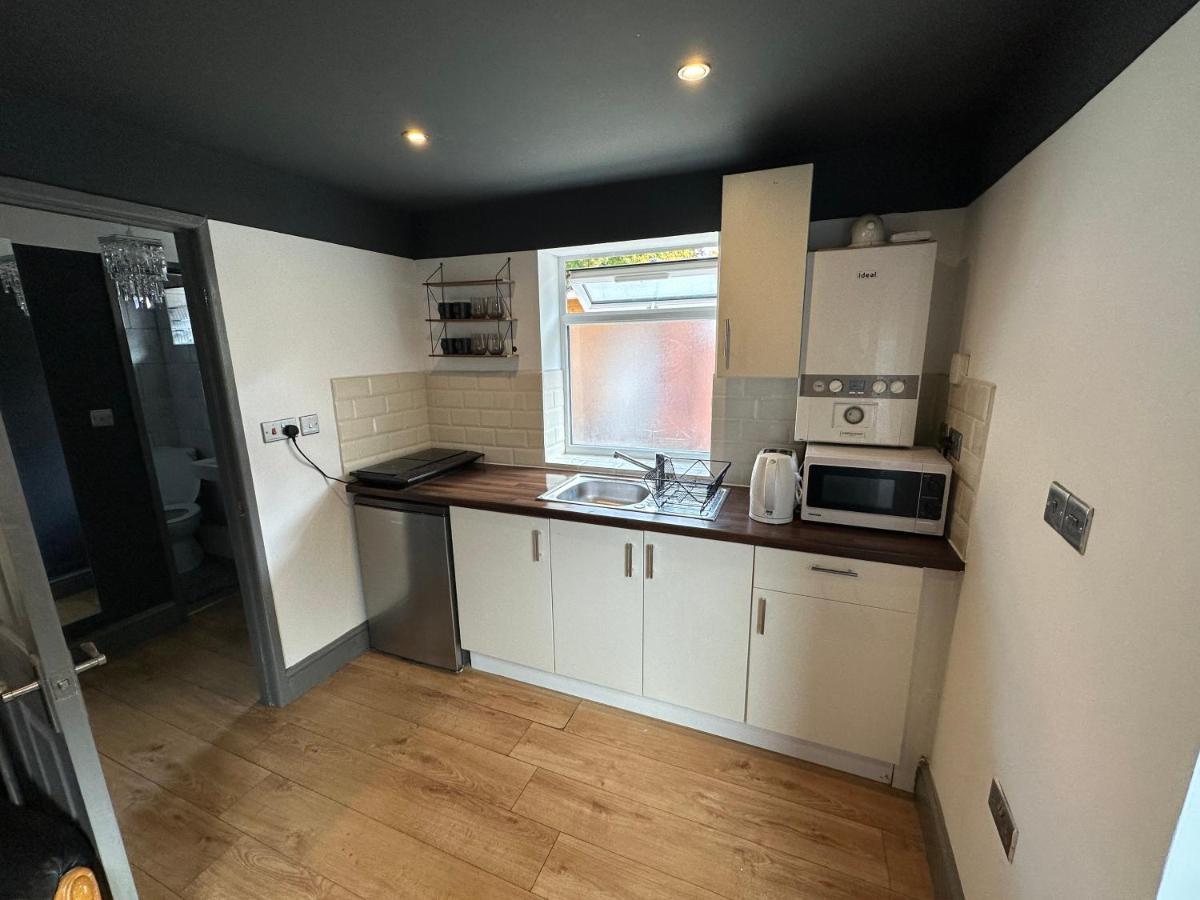 Brand New Large Studio Flat! Sutton  Kültér fotó